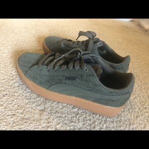 Puma suede Shoes 6.5 platform UO